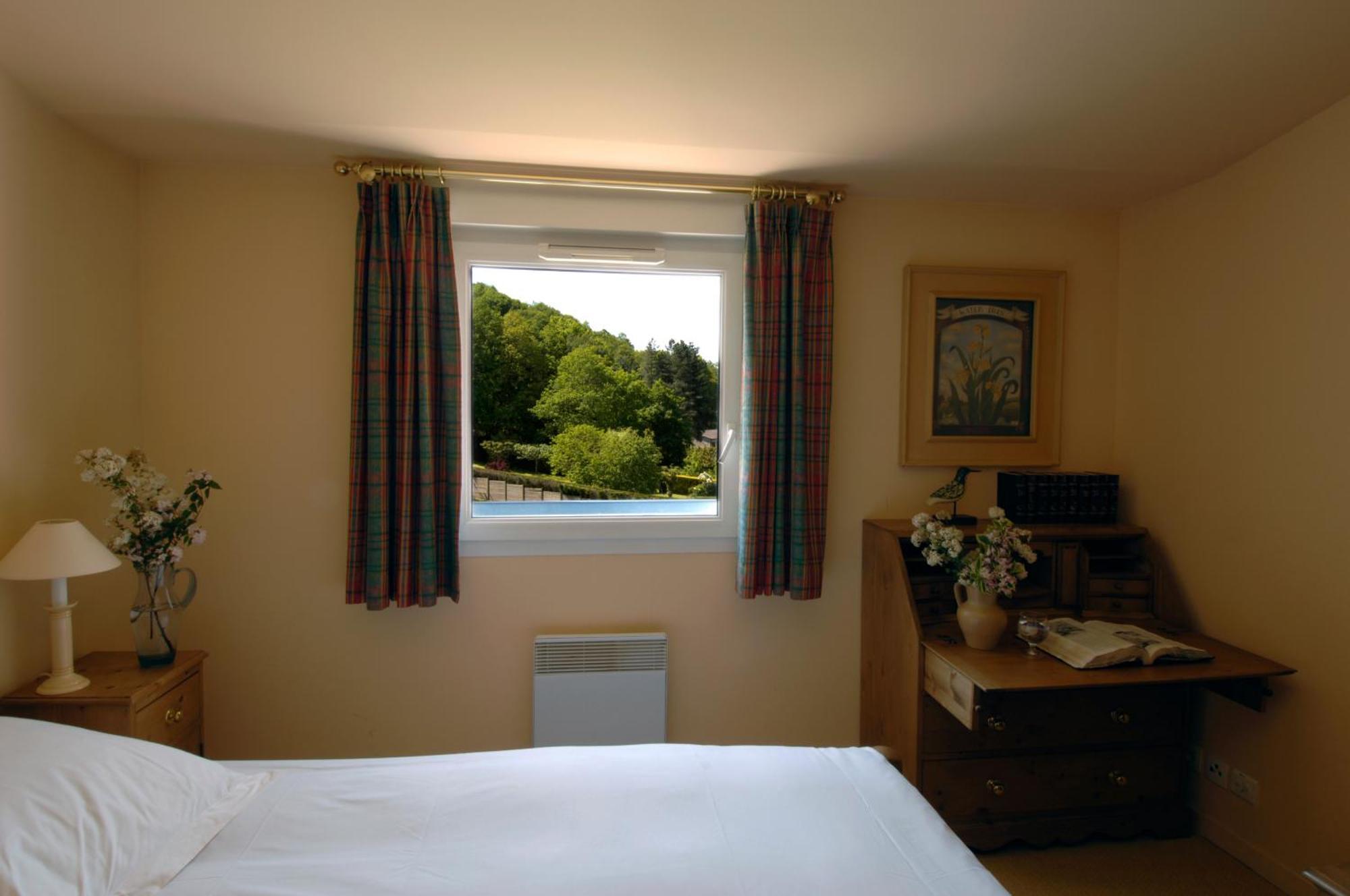 Residence Hotel Les Ducs De Chevreuse Avec Hebergement, Repas & Pdj, Seminaire, Bureau & Parking מראה חיצוני תמונה