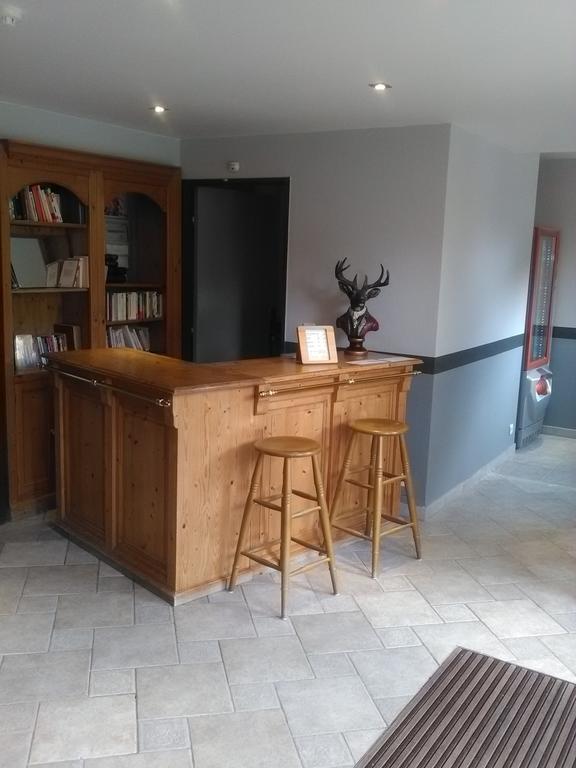 Residence Hotel Les Ducs De Chevreuse Avec Hebergement, Repas & Pdj, Seminaire, Bureau & Parking מראה חיצוני תמונה
