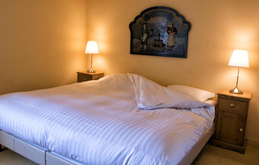Residence Hotel Les Ducs De Chevreuse Avec Hebergement, Repas & Pdj, Seminaire, Bureau & Parking מראה חיצוני תמונה