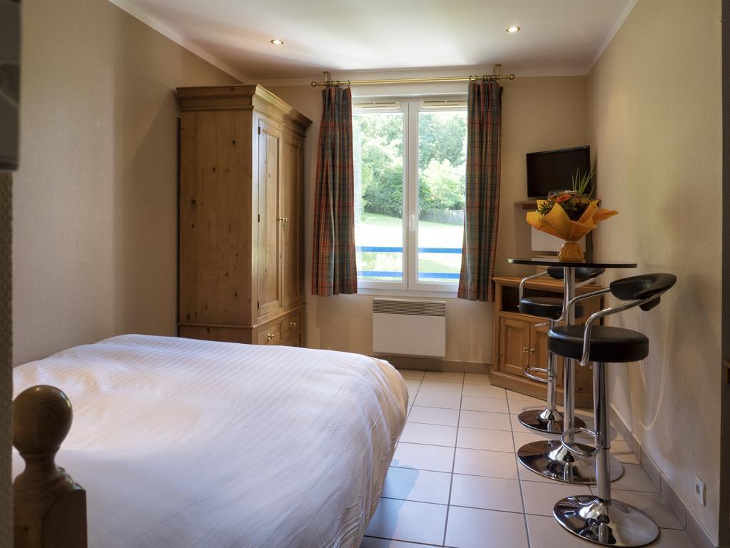 Residence Hotel Les Ducs De Chevreuse Avec Hebergement, Repas & Pdj, Seminaire, Bureau & Parking מראה חיצוני תמונה