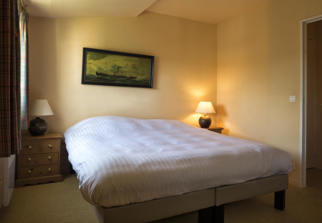 Residence Hotel Les Ducs De Chevreuse Avec Hebergement, Repas & Pdj, Seminaire, Bureau & Parking מראה חיצוני תמונה